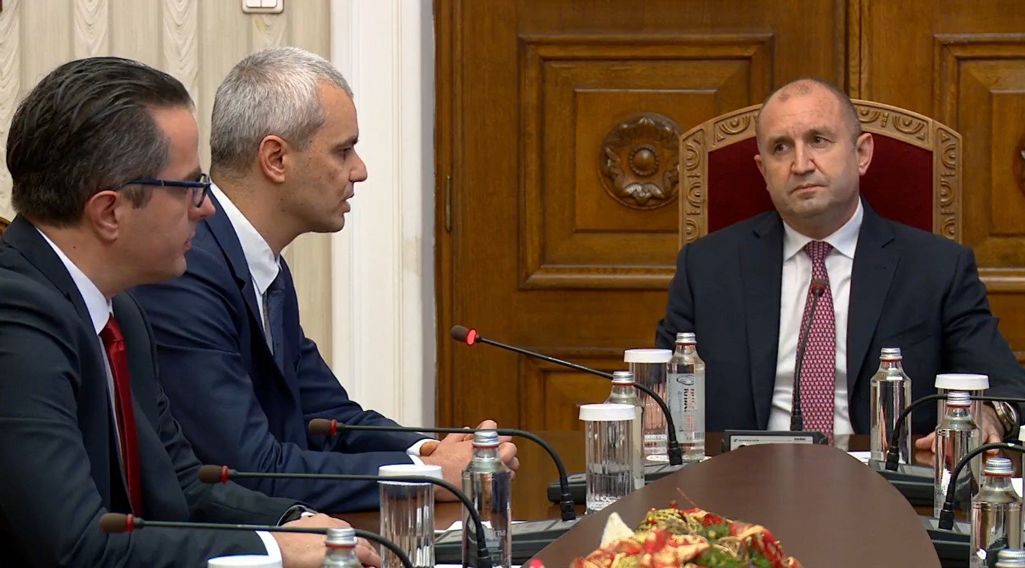 Държавният глава Румен Радев проведе консултация преди връчването на мандат