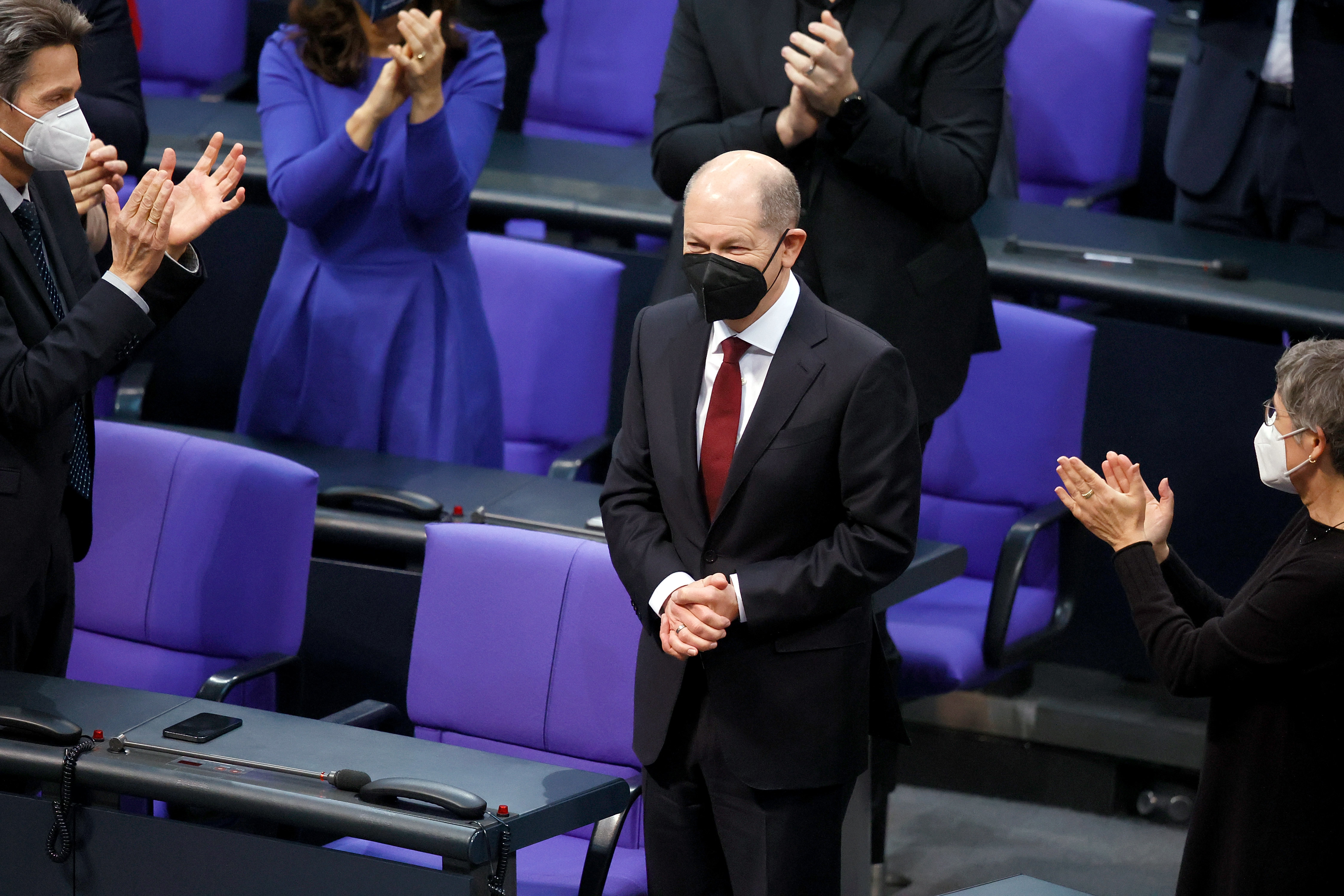 е новият канцлер на Германия Днес германският парламент избра наследника на