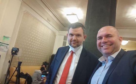 Владислав Панев е подал оставка като зам председател на парламентарната група на Демократична