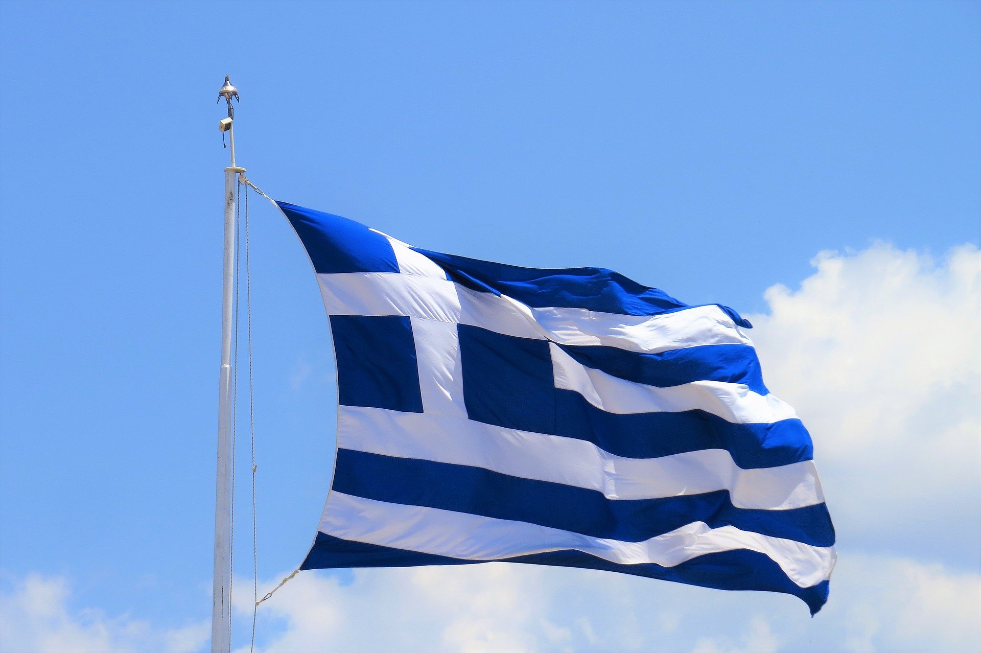 От днес в Гърция влизат в сила строги ограничения за