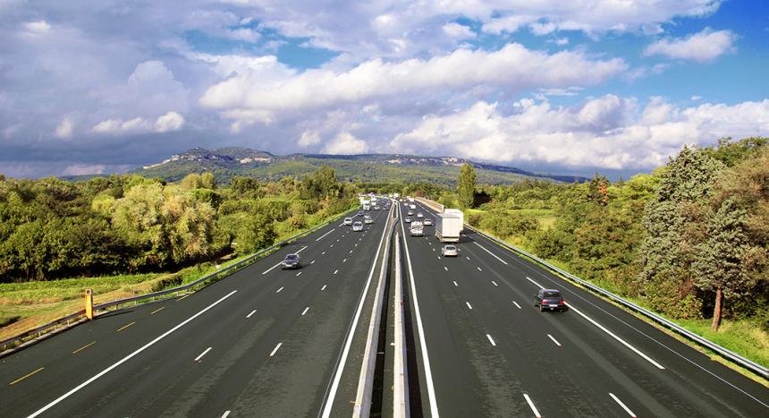 Развитие на нови инфраструктурни проекти както в пътната и жерезопътната