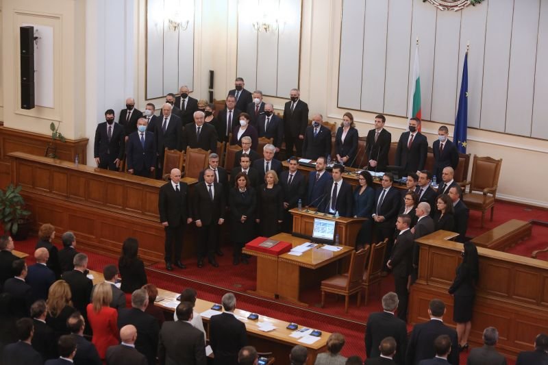 Новото правителство с премиер Кирил Петков се събира на първото