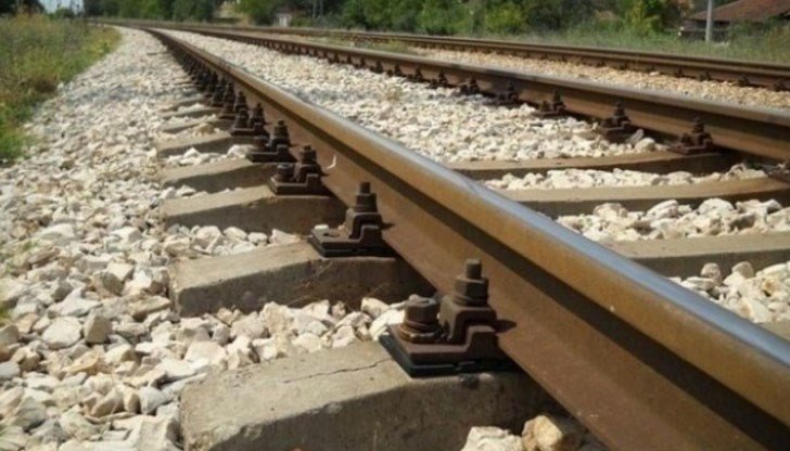 Влакова мотриса дерайлира в района на момчилградското село Подкова заради
