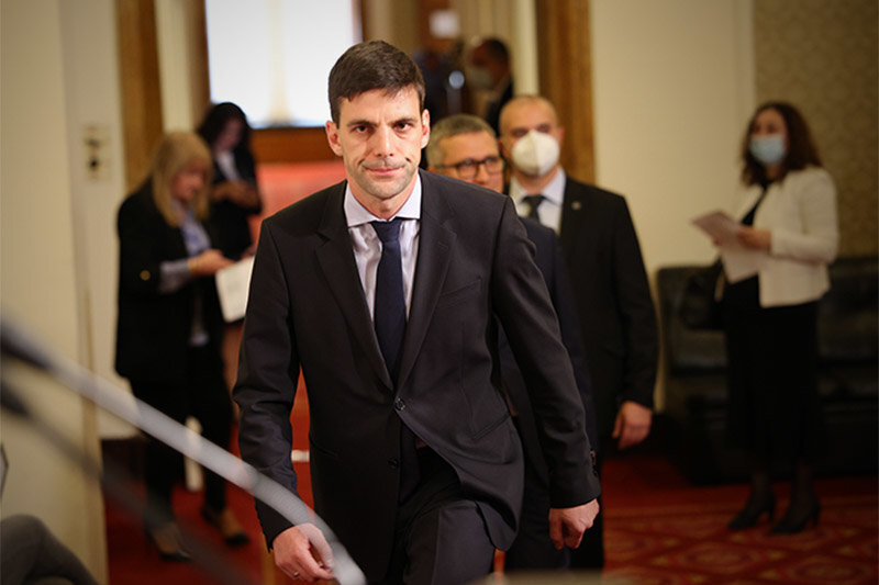 Депутатите наложиха мораториум върху цената на тока парното и водата