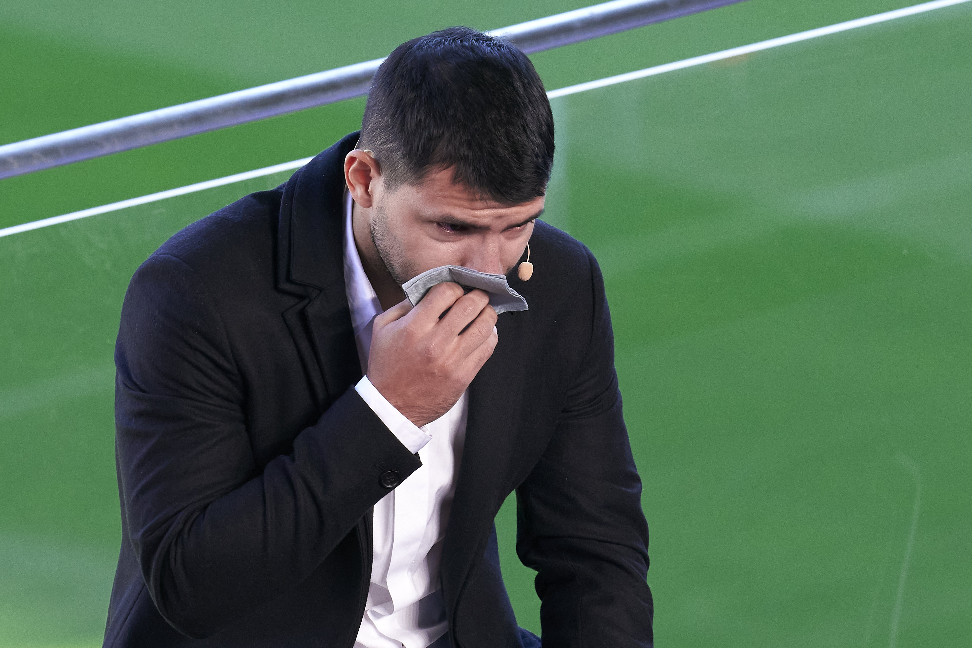 Аржентинският нападател Серхио Агуеро обяви че прекратява футболната си кариера