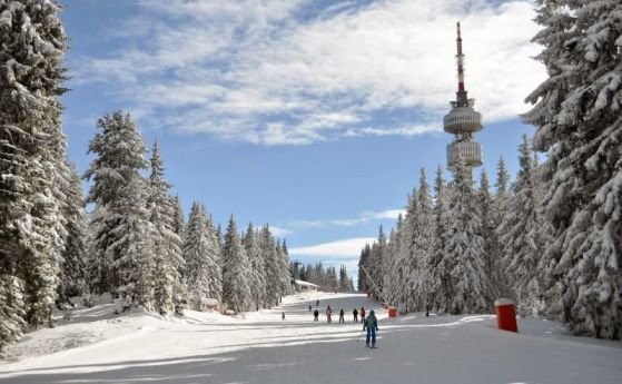 Пампорово откри скисезона с над метър сняг Очакванията са за добър