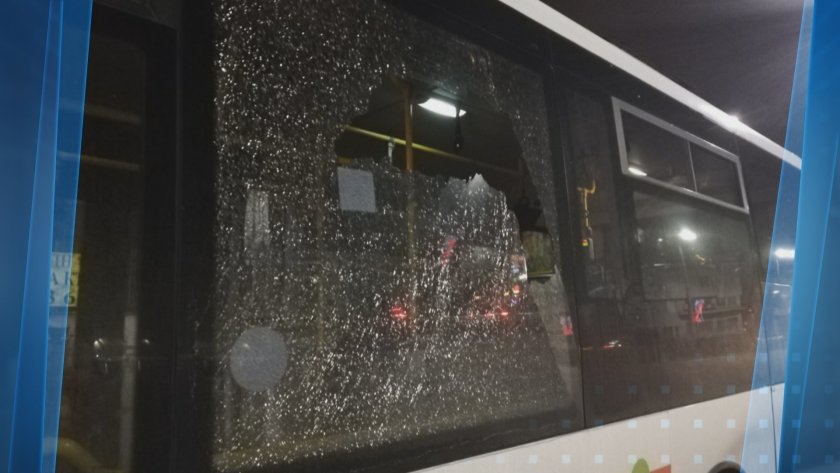 Неизвестен засега извършител е стрелял по три автобуса на градския