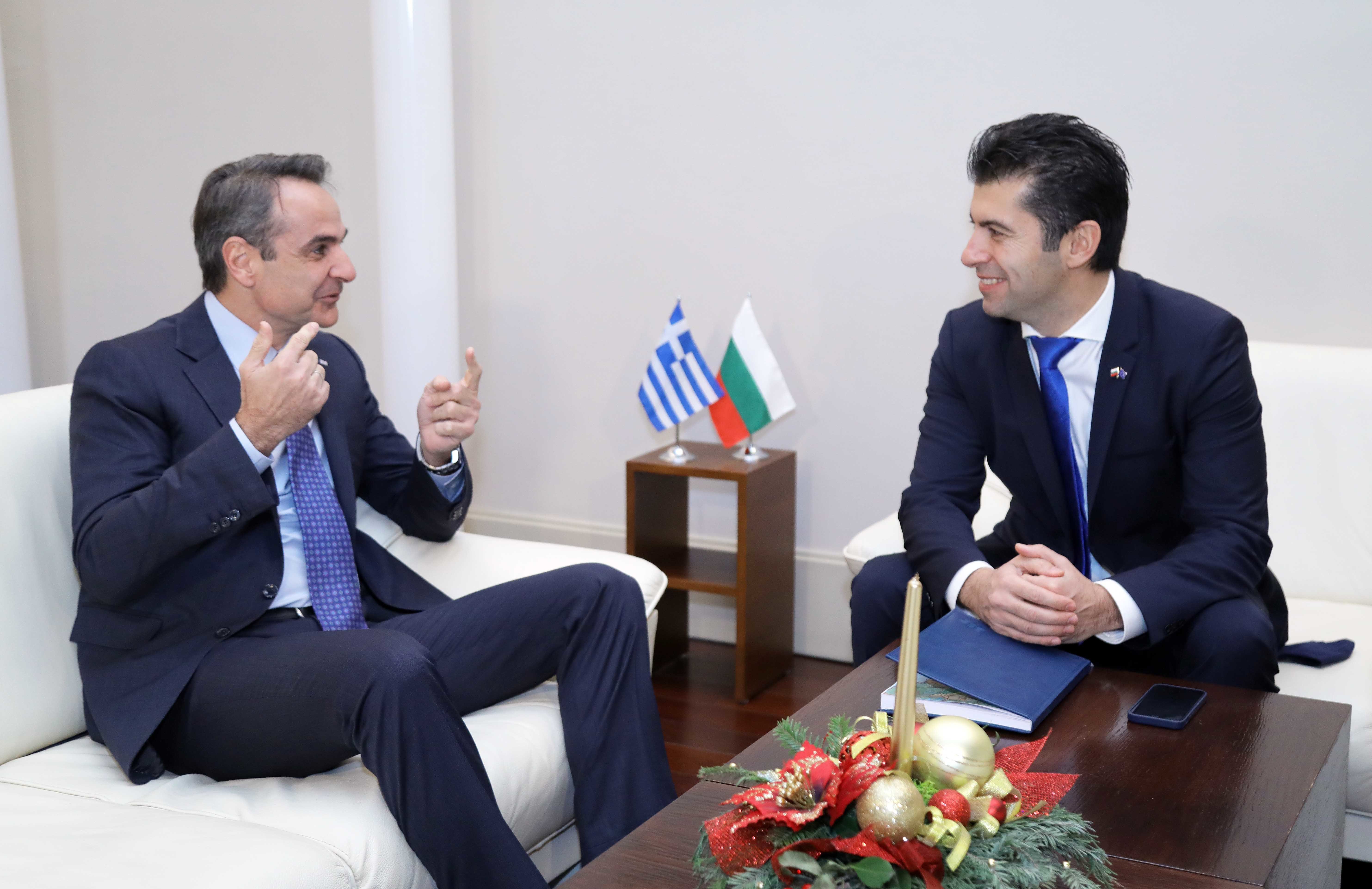 Започна срещата на министър председателя Кирил Петков с гръцкия премиер Кириакос