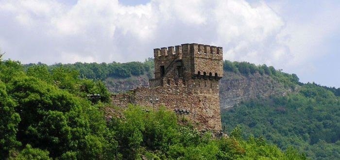 Жена скочи от Балдуиновата кула на крепостта Царевец във Велико