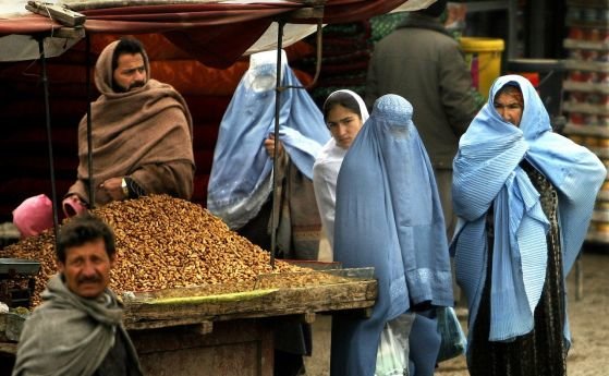 Религиозната полиция на талибаните в Афганистан е наредила на всички