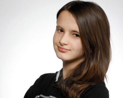 12“ е първата стихосбирка на 12-годишната Анжелина Денчева, която от