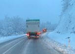 Усложнена зимна обстановка по пътищата в Централна и Северна България