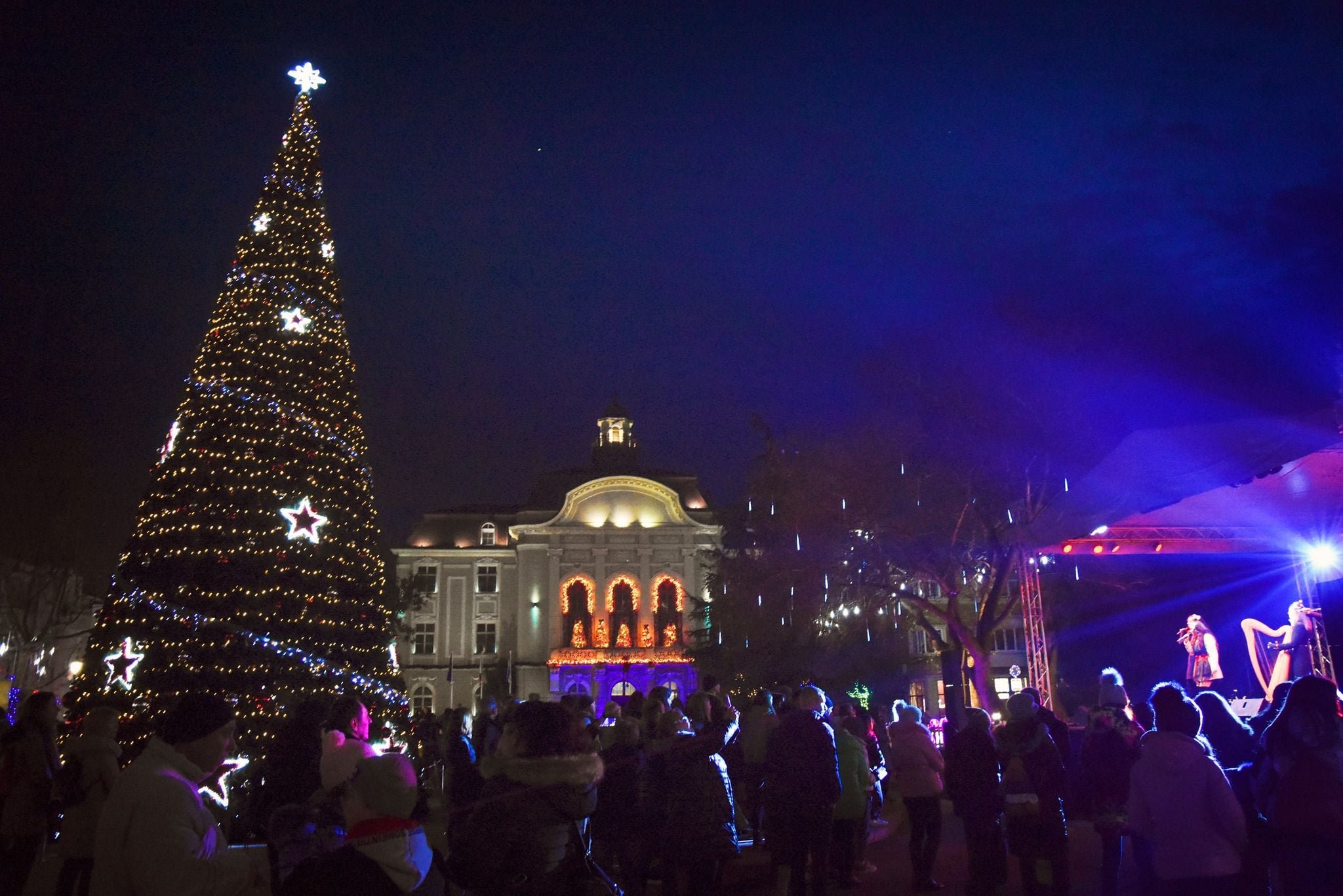 Редица градове в страната ще посрещнат Нова година традиционно с