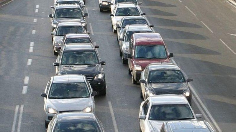 Интензивен трафик по пътищата в страната се очаква днес -