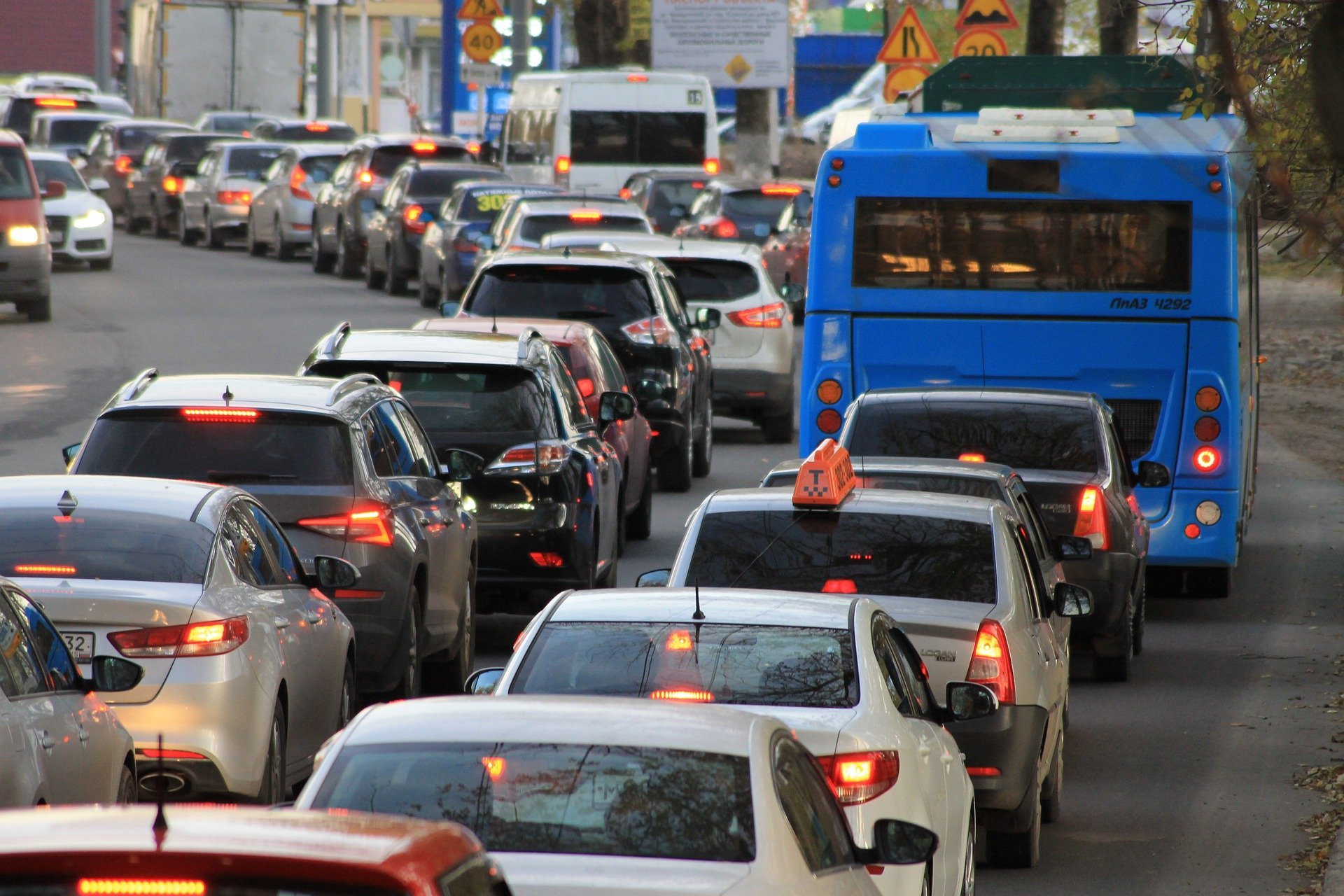 Засилен трафик към София и големите градове се очаква днес