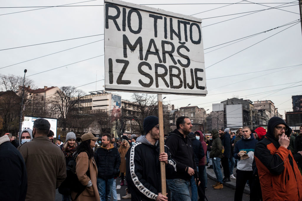 Стотици хора днес блокираха пътищата на няколко места в Сърбия