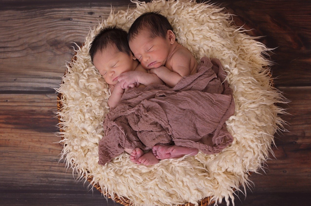 Близнаци от САЩ бяха родени в различен час на различни