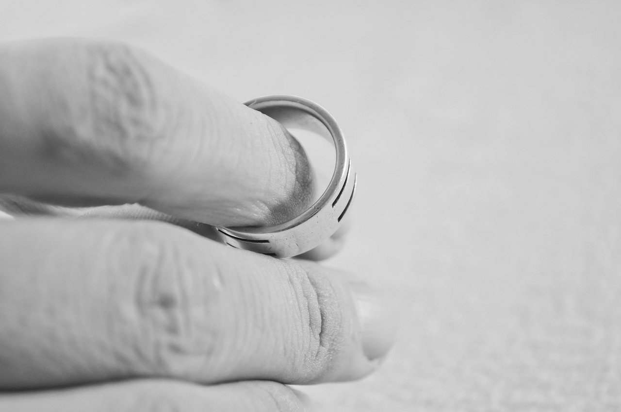 Гърците вече ще имат могат да се разведат онлайн при положение