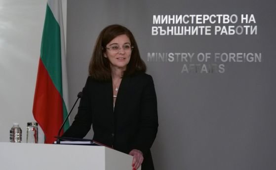 Министърът на външните работи Теодора Генчовска е дала положителен резултат