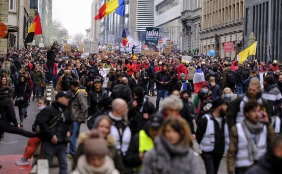 Протестиращи срещу COVID мерките излязоха в няколко страни в Европа,