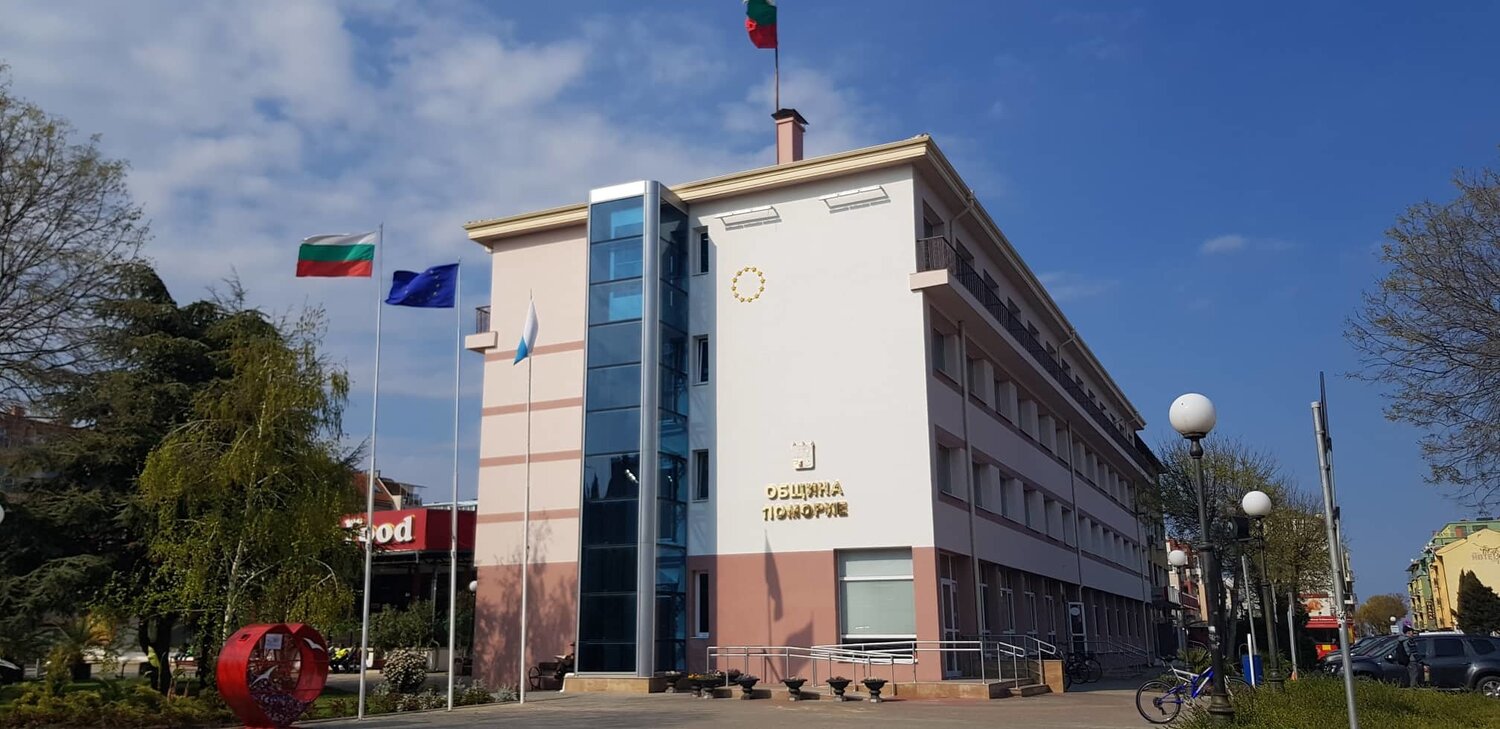 Полиция е влязла в община Поморие съобщи БНТ  
По първоначална информация