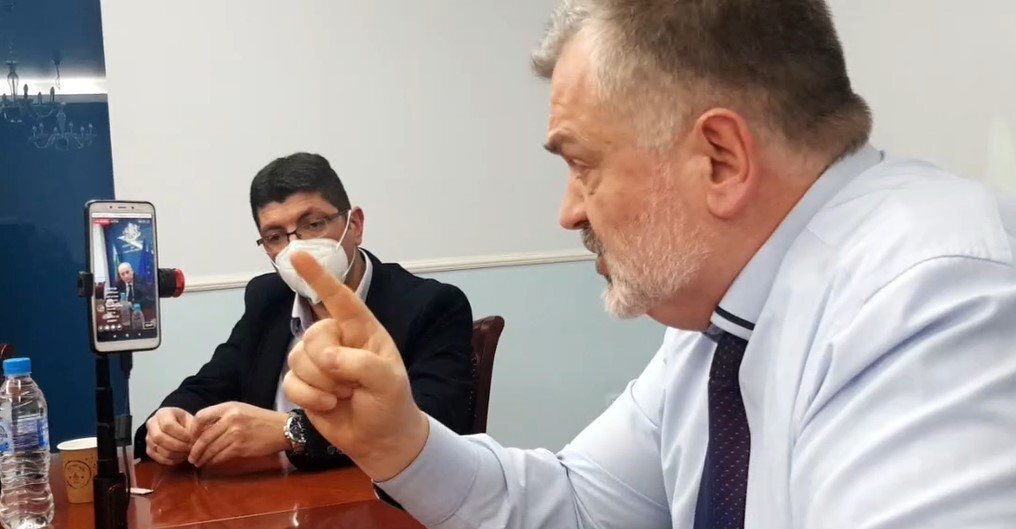 Крясъци обиди реплики за експериментална течност и ш бани ваксини белязаха