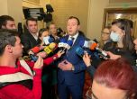 Петър Петров от 'Възраждане' отрича опитите за отваряне на вратите на парламента