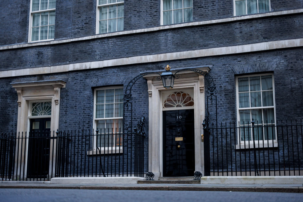 Офисът на британския министър председател поднесе извинения на Бъкингамския дворец заради