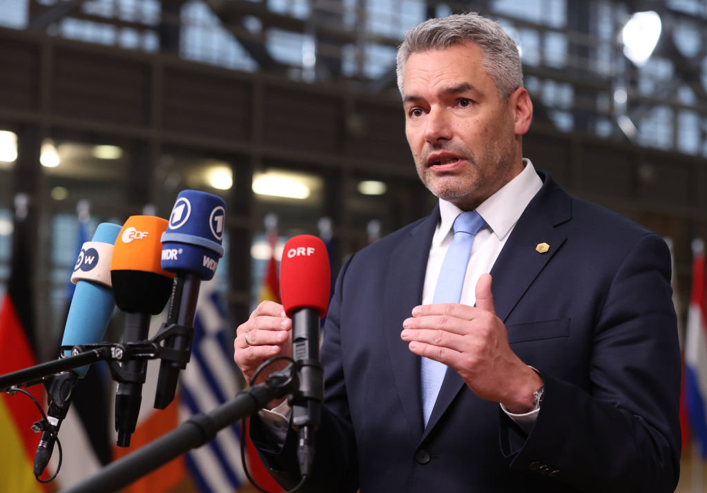 Днес австрийското правителство представи на пресконференция предавана по телевизията законопроекта