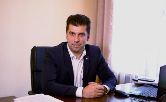 Премиерът Кирил Петков се усъмни случайно ли Сотир Цацаров е