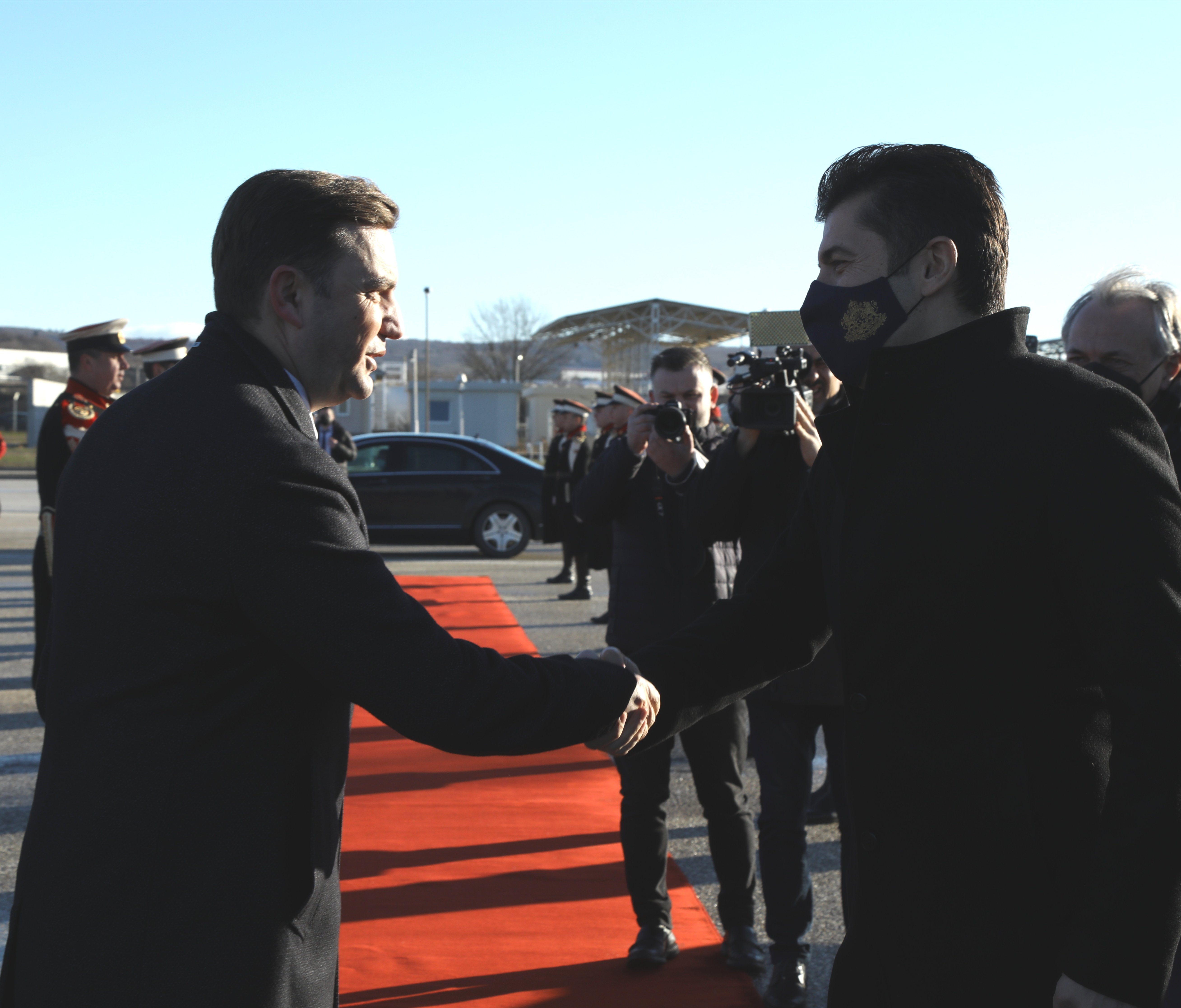 Започна еднодневната визита на министър-председателят Кирил Петков в Скопие.
Българската делегация