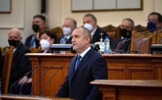 На живо: Радев и Йотова полагат клетва за втория мандат