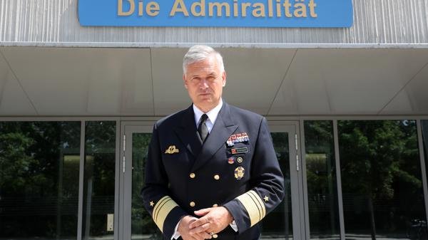 Командващият Военноморските сили на Германия вицеадмирал Кай Ахим Шьонбах подаде оставка