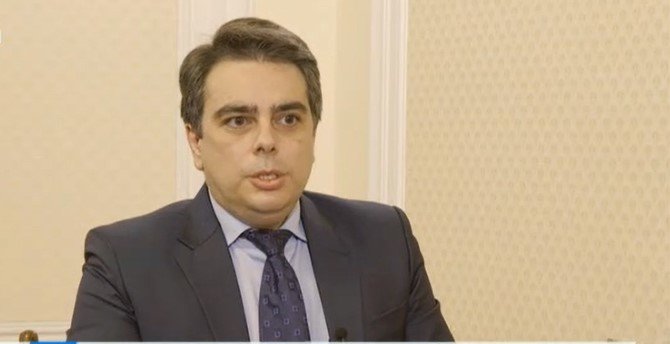 Финансовият министър Асен Василев не очаква инфлацията да мине 10%
