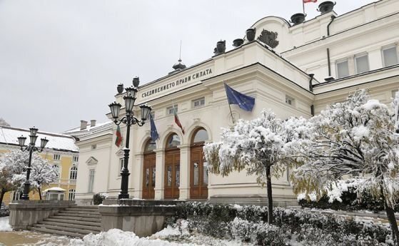 Тази сутрин за първи път депутатите влизат в Народното събрание