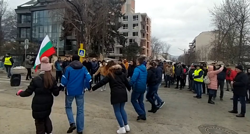 Протестиращи жители на столичния квартал Кръстова вада блокираха за кратко