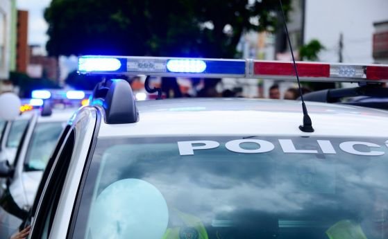 Двама германски полицаи бяха застреляни тази нощ при рутинна пътна