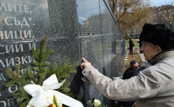 Министърът на правосъдието Надежда Йорданова ще положи венец на Паметника