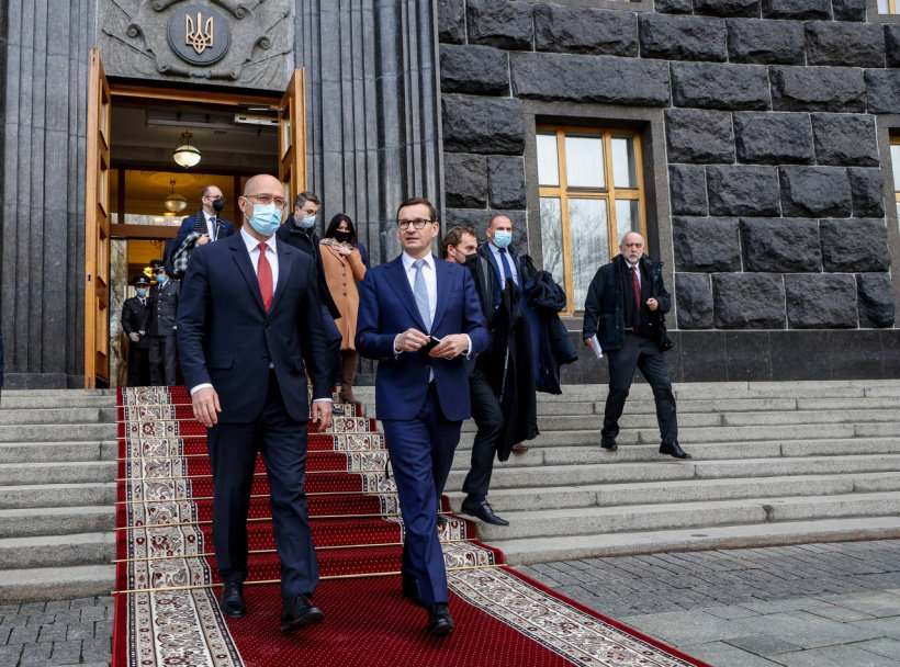Великобритания Полша и Украйна обмислят да подпишат тристранен пакт за