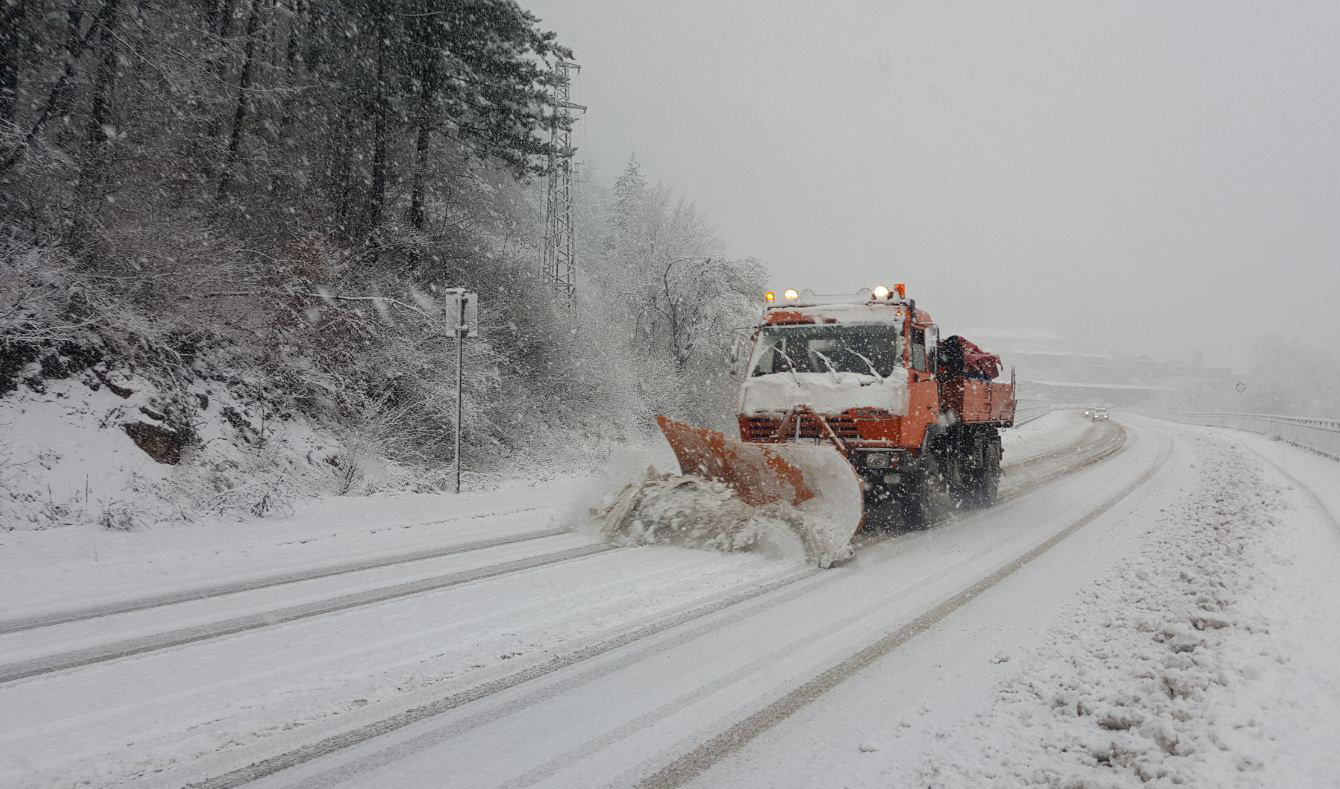 128 машини чистят снега в София съобщи Столична община Основните трасета