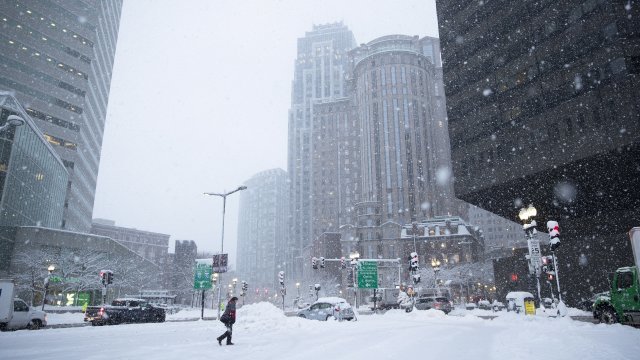 Голямата зимна буря която застигна милиони американци се стовари със