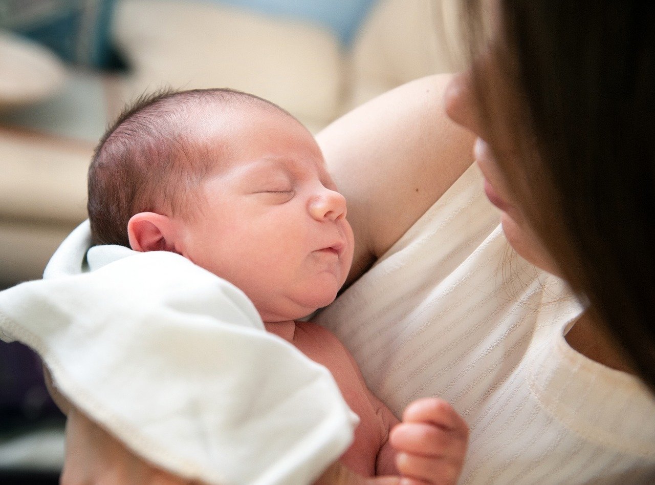 Бебета, родени от ваксинирани с РНК препарат срещу COVID-19 жени, имат