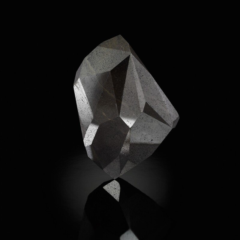Черен диамант, за който се смята, че е най-големият шлифован