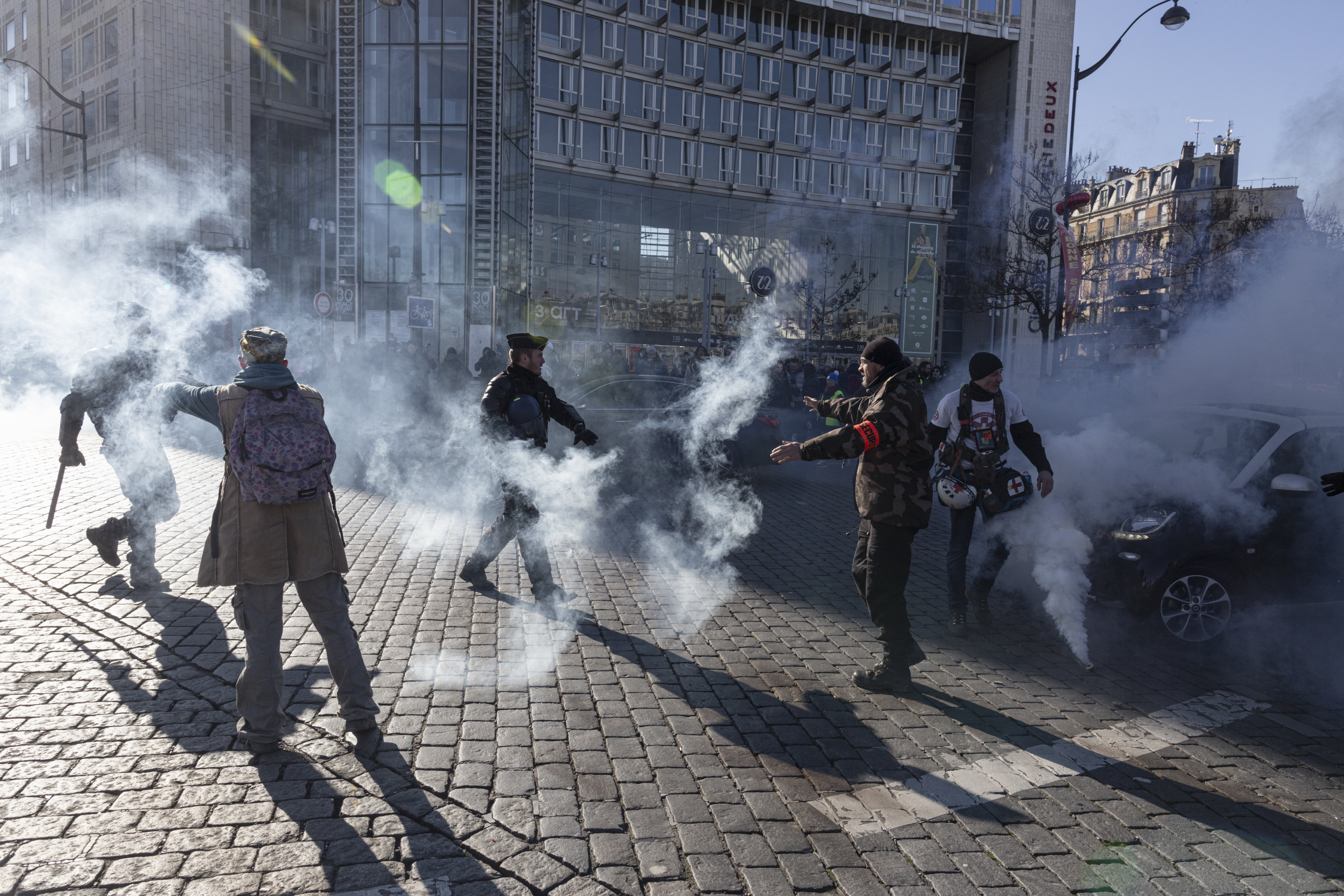 Френският Конвой на свободата проби полицейските пропускателни пунктове и влезе