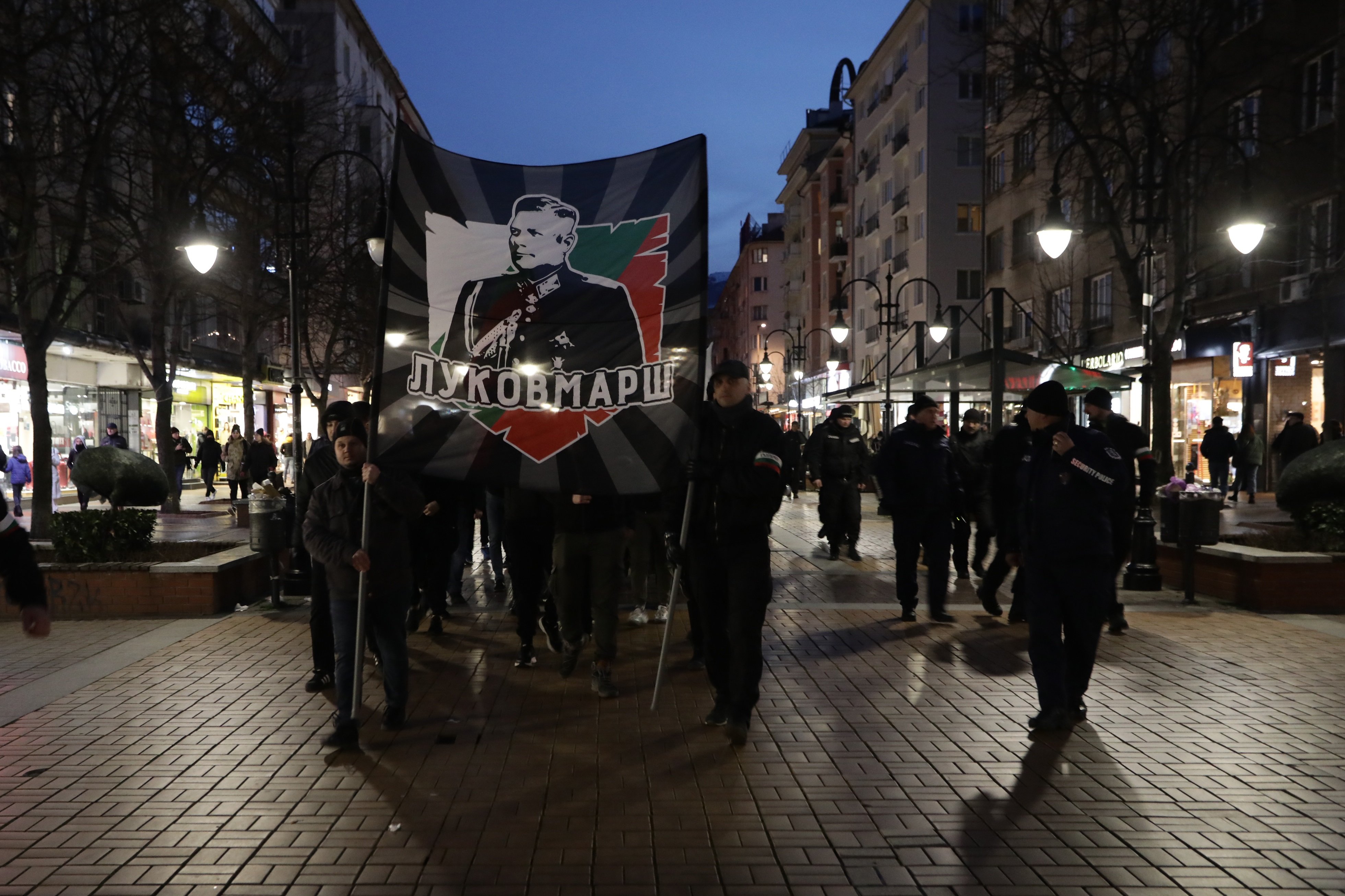 Въпреки забраните на българските власти Луковмарш се провежда тази вечер