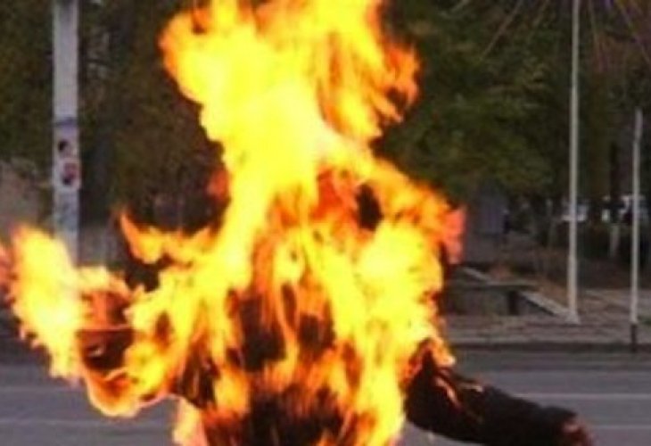 23 годишен заля с бензин и подпали свой съгражданин от Видин Мъжът