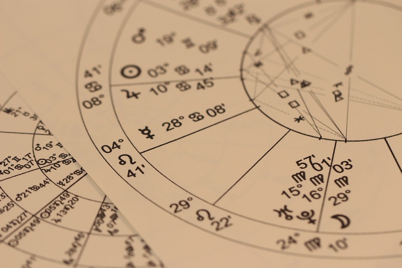 Астротерапевтът Кристал Бихалски е астролог от второ поколение в Монклер