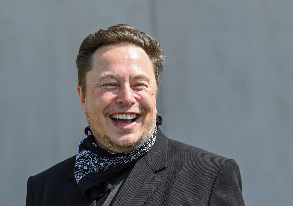 Изпълнителният директор на Tesla Илон Мъск дари акции на производителя