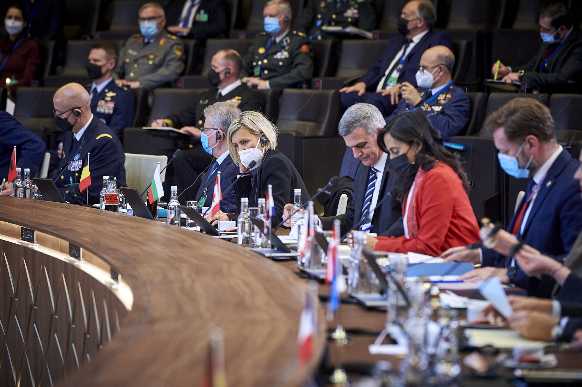 В първия ден на редовната среща на министрите на отбраната