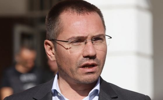 Българският евродепутат Ангел Джамбазки отправи нацистки поздрав в залата на